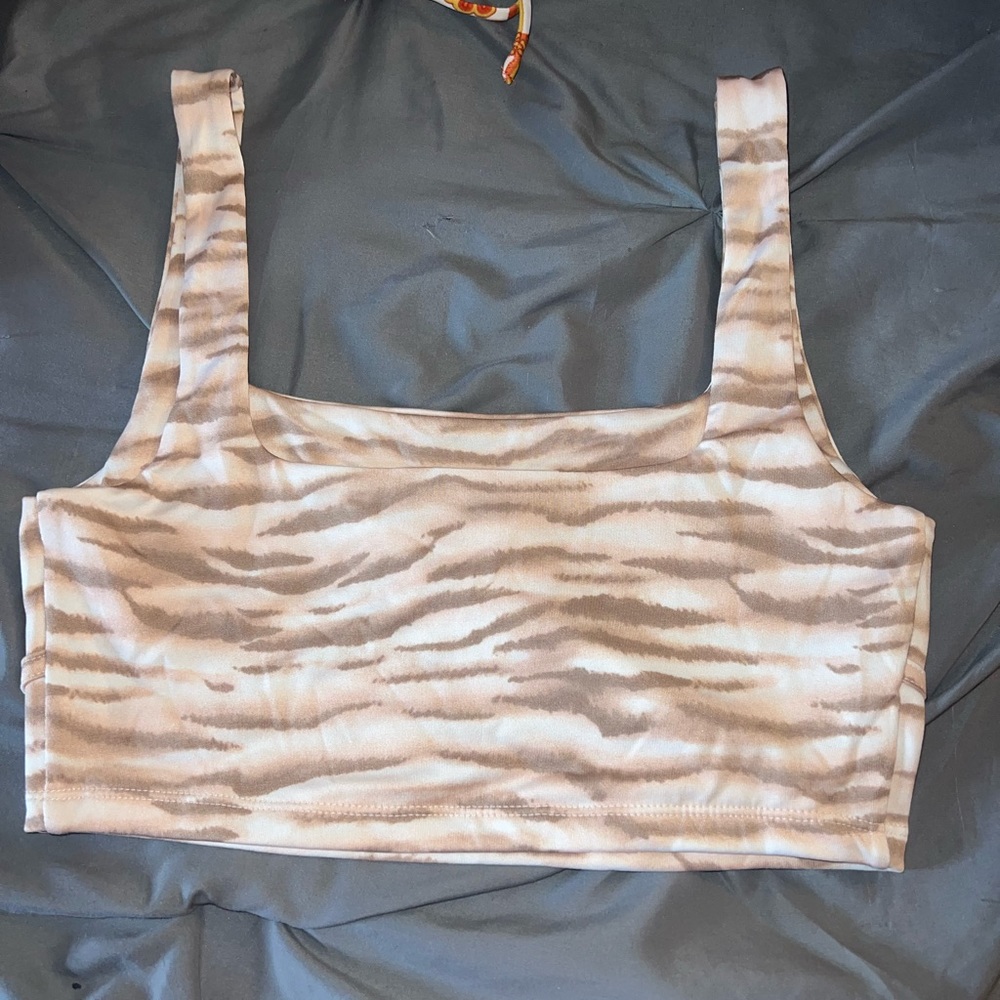Patterned crop tank - Picture 2 of 3